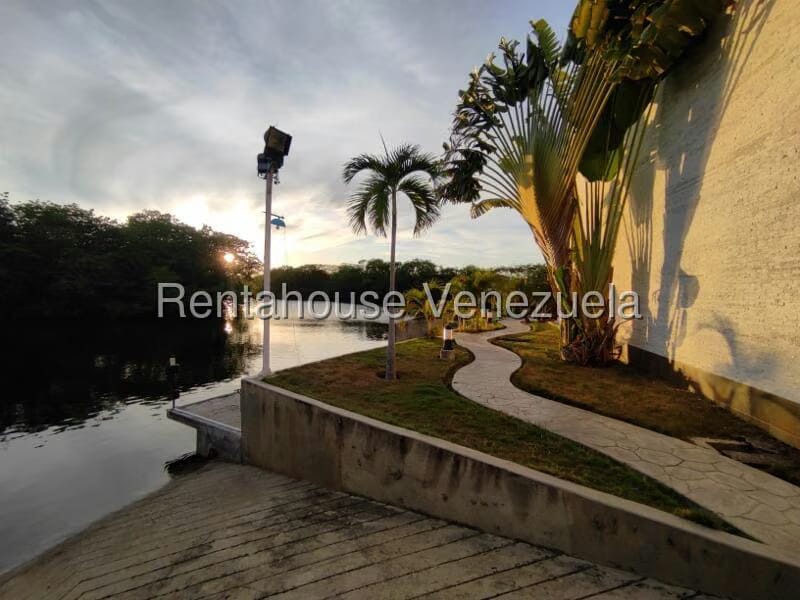 Townhouse (Duplex) en Venta en Puerto Encantado, Miranda - 24