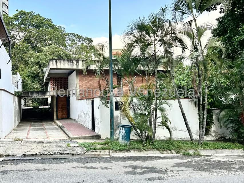 Casa (Duplex) en Venta en Chuao, Distrito Metropolitano - 2