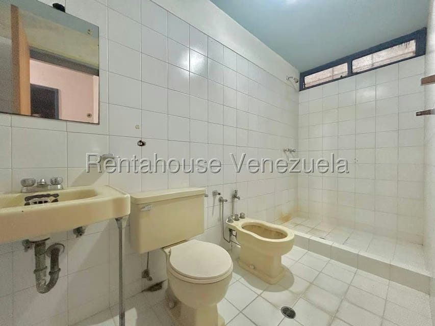 Casa (Duplex) en Venta en Chuao, Distrito Metropolitano - 38