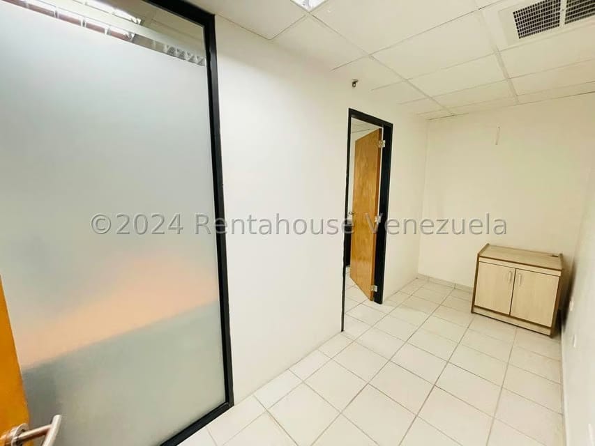 Comercial (Oficina) en Alquiler en Avenida Bolivar, Aragua - 2