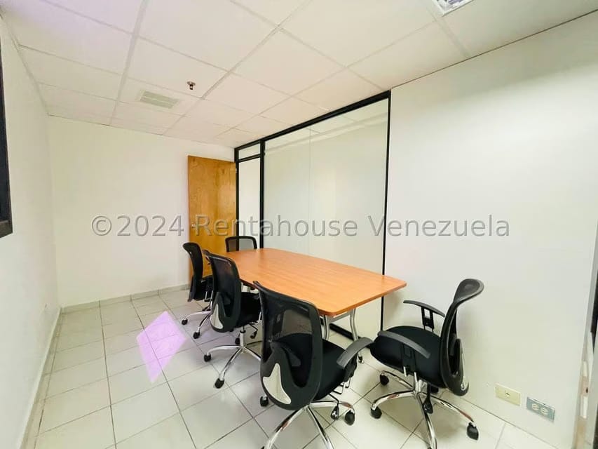 Comercial (Oficina) en Alquiler en Avenida Bolivar, Aragua - 13