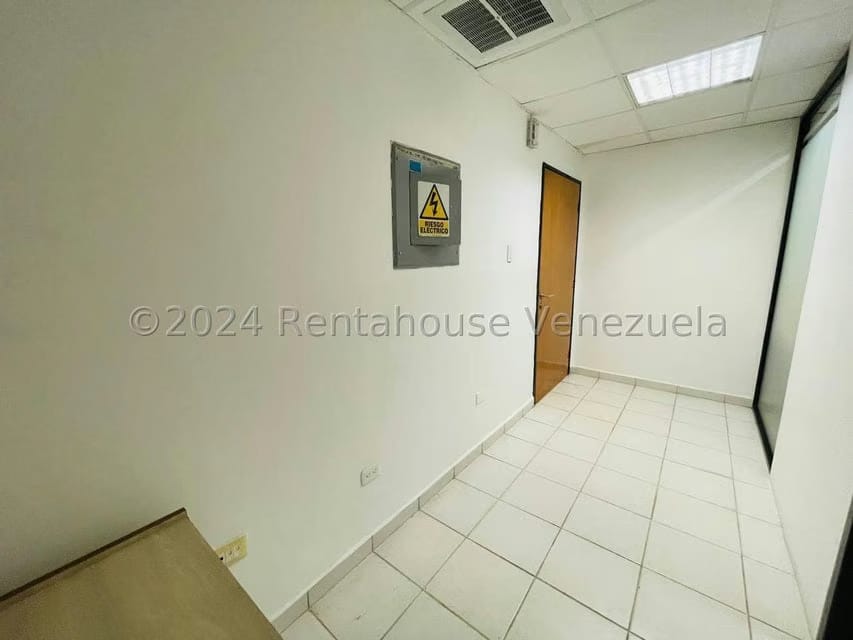 Comercial (Oficina) en Alquiler en Avenida Bolivar, Aragua - 4