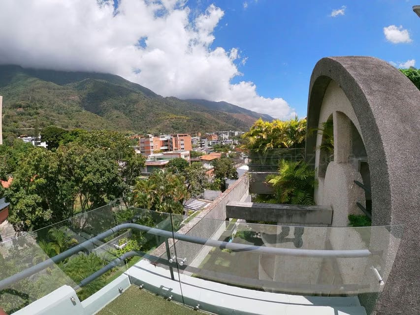Apartamento (Duplex) en Venta en Los Palos Grandes, Distrito Metropolitano - 2