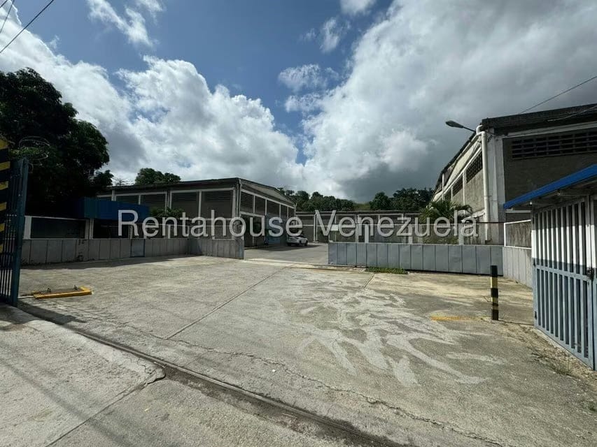 Comercial (Galpon - Deposito) en Venta en Guatire, Miranda - 2