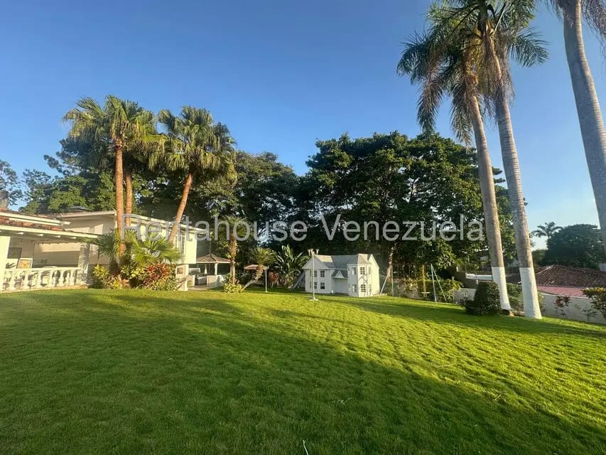 Casa (Multipes Niveles) en Venta en La Lagunita Country Club, Distrito Metropolitano - 2