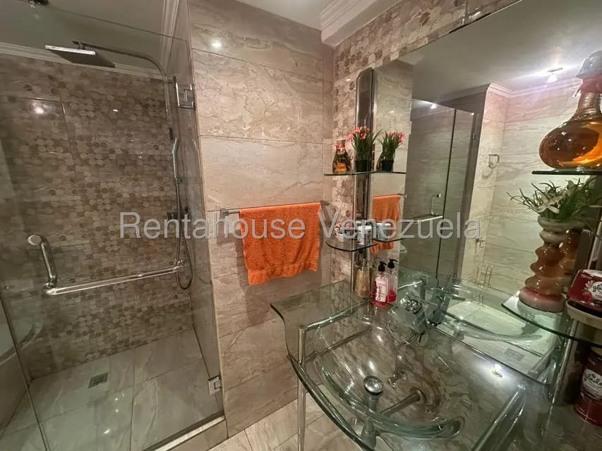 Casa (Multipes Niveles) en Venta en La Lagunita Country Club, Distrito Metropolitano - 25