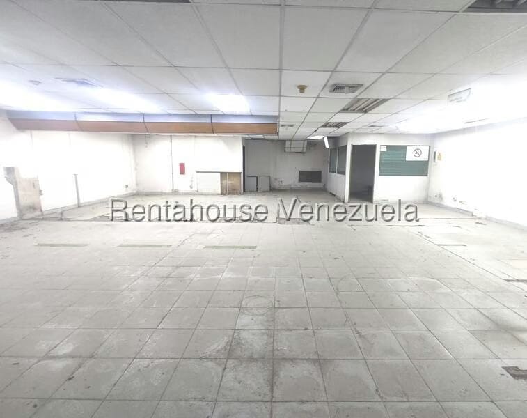 Comercial (Local Comercial) en Venta en La Esmeralda, Carabobo - 2