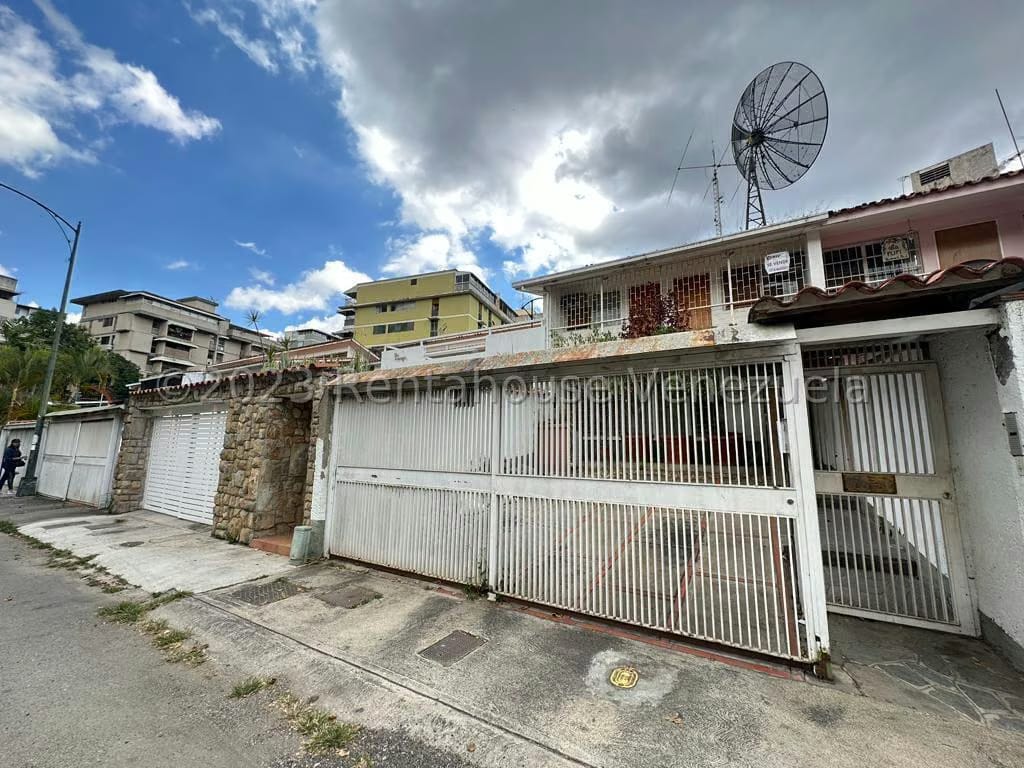 CASA EN VENTA-SELENE MARIN – MLS#23-27605