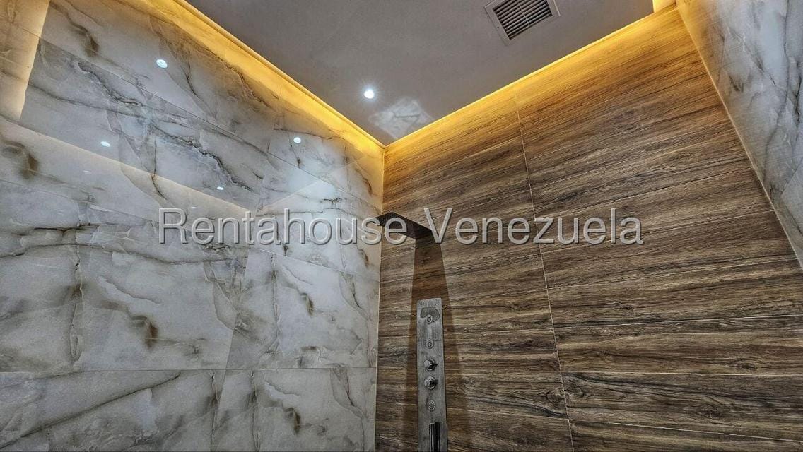 Casa (Multipes Niveles) en Venta en El Paraiso, Distrito Metropolitano - 24