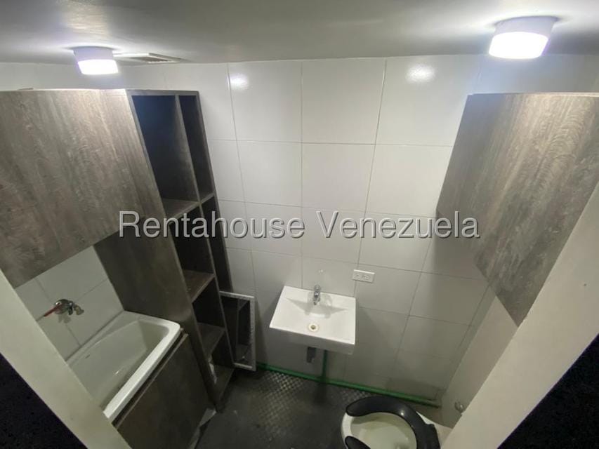 Comercial (Local Comercial) en Alquiler en La Castellana, Distrito Metropolitano - 11