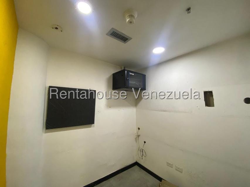 Comercial (Local Comercial) en Alquiler en La Castellana, Distrito Metropolitano - 9