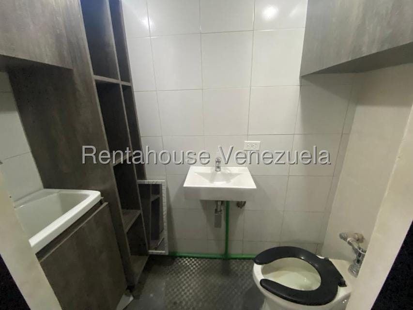 Comercial (Local Comercial) en Alquiler en La Castellana, Distrito Metropolitano - 12