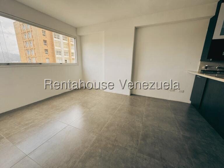 Apartamento (1 Nivel) en Alquiler en Parque Caiza, Distrito Metropolitano - 2