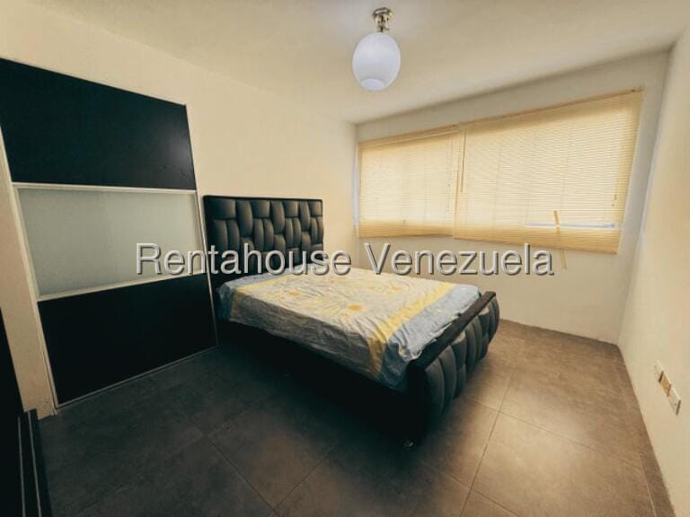 Apartamento (1 Nivel) en Alquiler en Parque Caiza, Distrito Metropolitano - 8
