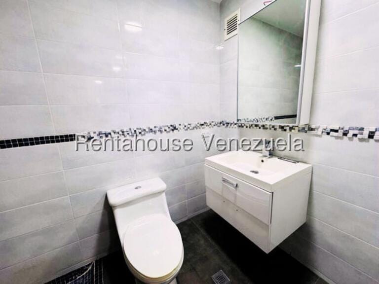 Apartamento (1 Nivel) en Alquiler en Parque Caiza, Distrito Metropolitano - 10