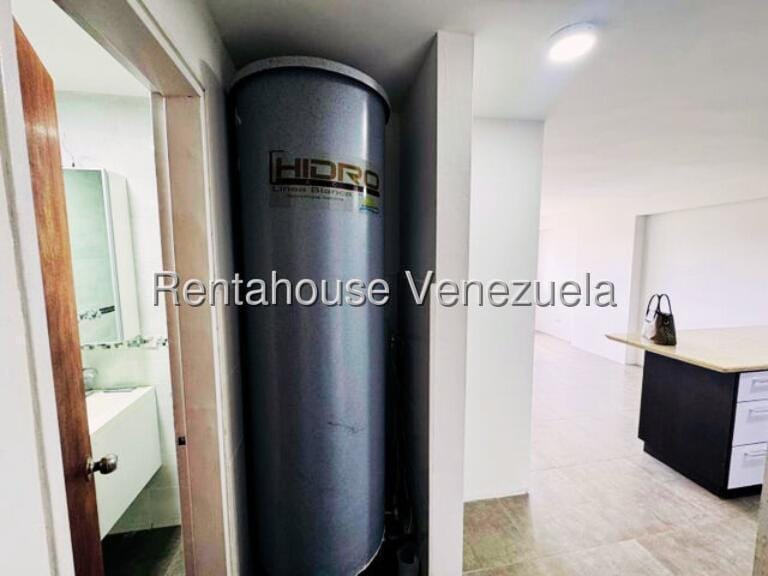 Apartamento (1 Nivel) en Alquiler en Parque Caiza, Distrito Metropolitano - 11