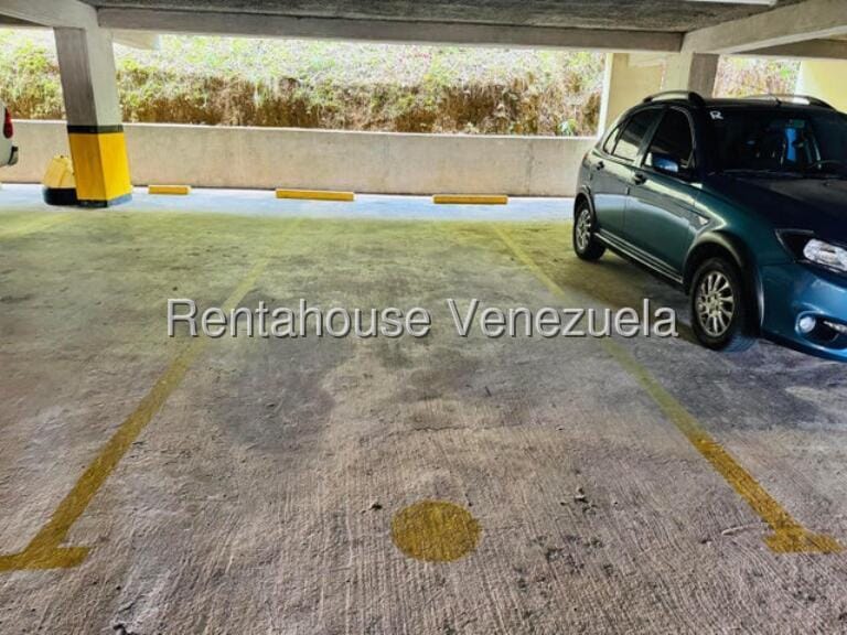 Apartamento (1 Nivel) en Alquiler en Parque Caiza, Distrito Metropolitano - 17