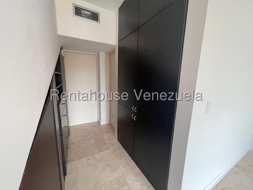 Apartamento (Duplex) en Alquiler en El Rosal, Distrito Metropolitano - 35