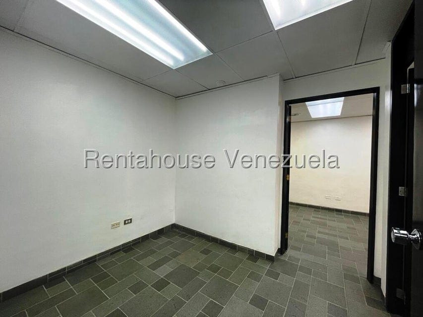 Comercial (Oficina) en Venta en Los Samanes, Distrito Metropolitano - 8