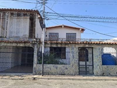 Venta Casa Multifamiliar de dos plantas. Urb. Valle Lindo. Turmero