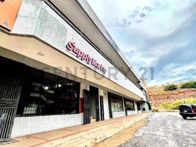 Excelente Local Comercial a Pie de Calle en la Avenida Principal de Lechería