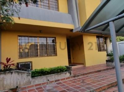 Casa en venta en excelante zona del este - 2
