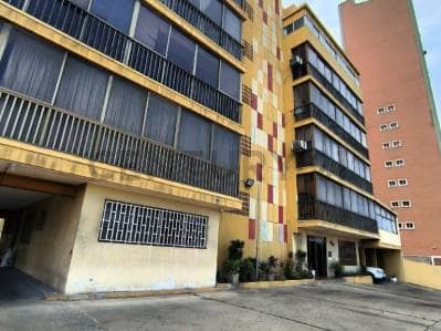 Venta Apartamento Amplio en la Avenida Constitución de PLC 4H