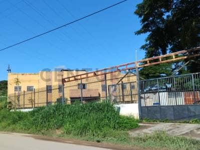 En Alquiler Terreno con Edificio Comercial