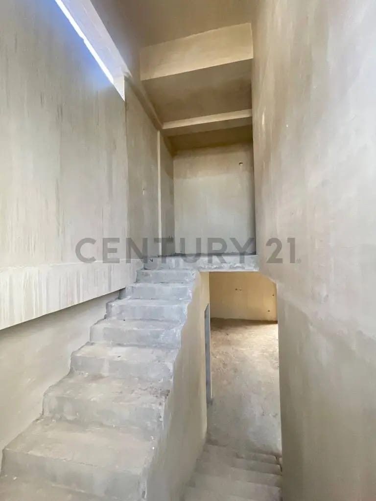 Moderno Townhouse en obra gris - 5