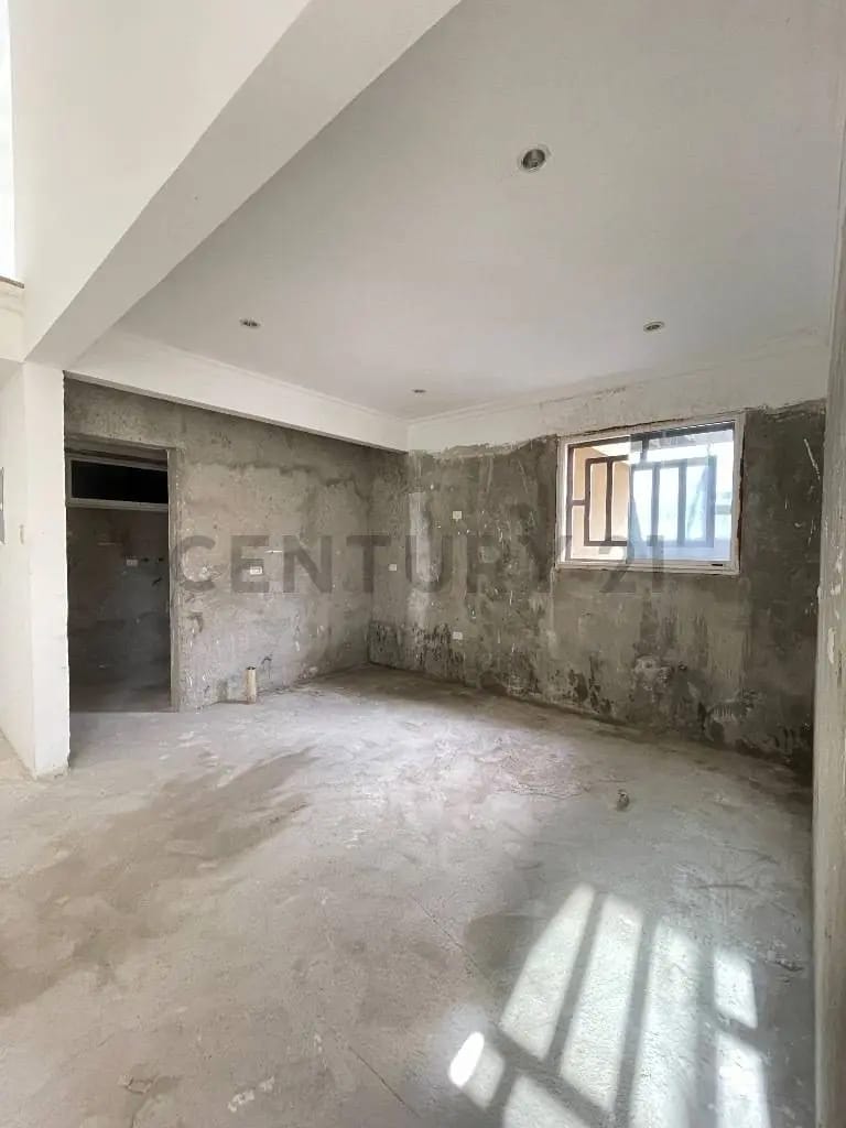 Majestuoso Townhouse en obra gris - 6