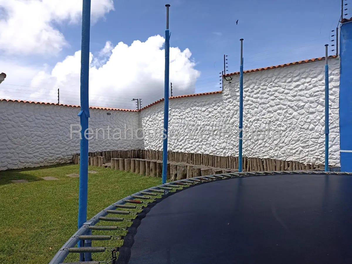Magnífica casa en venta Urbanización Club de Campo, San Antonio de Los Altos - 2