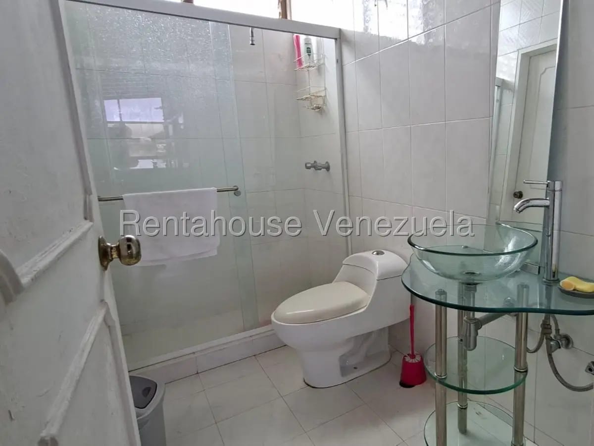 Estupendo apartamento en venta Cumbres de Curumo - 6
