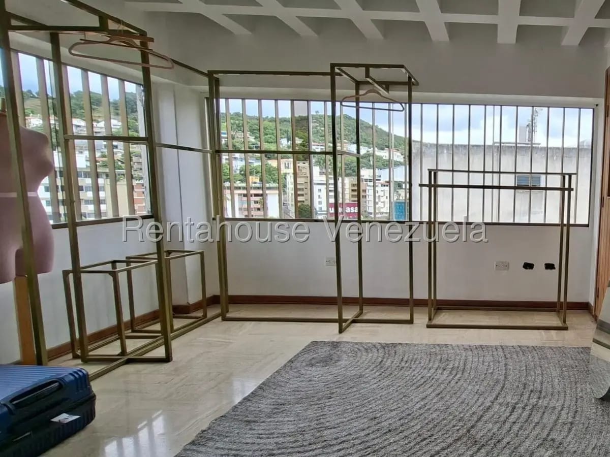 Estupendo apartamento en venta Cumbres de Curumo - 10