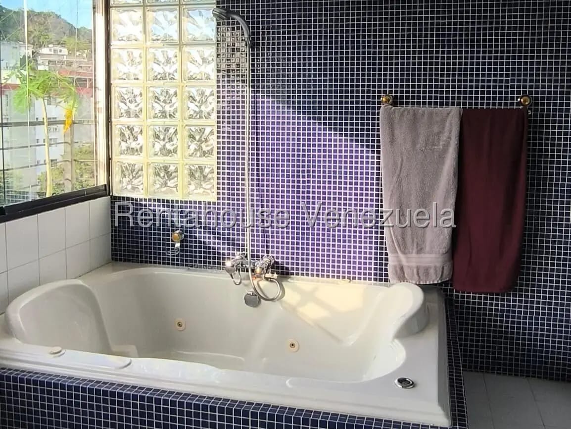 Estupendo apartamento en venta Cumbres de Curumo - 11