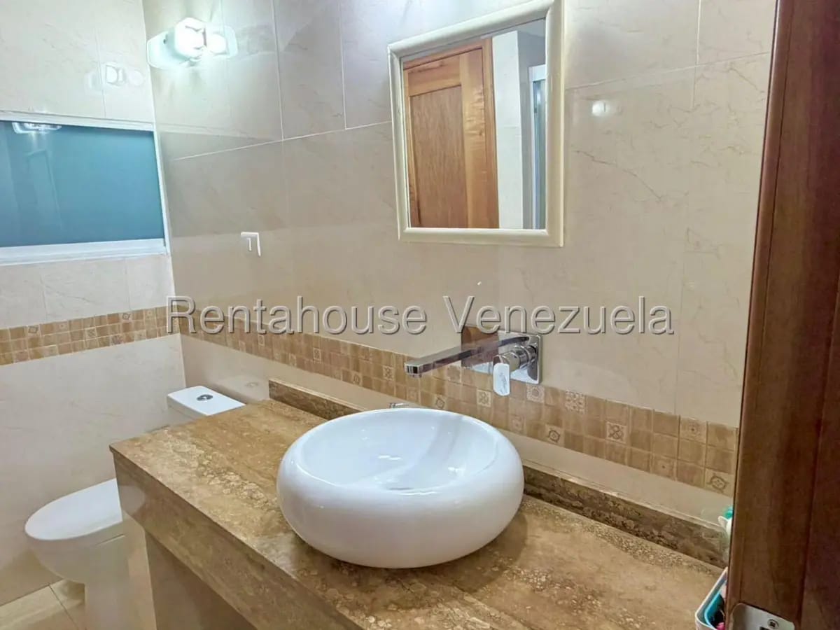 Estupendo apartamento en venta Cumbres de Curumo - 12