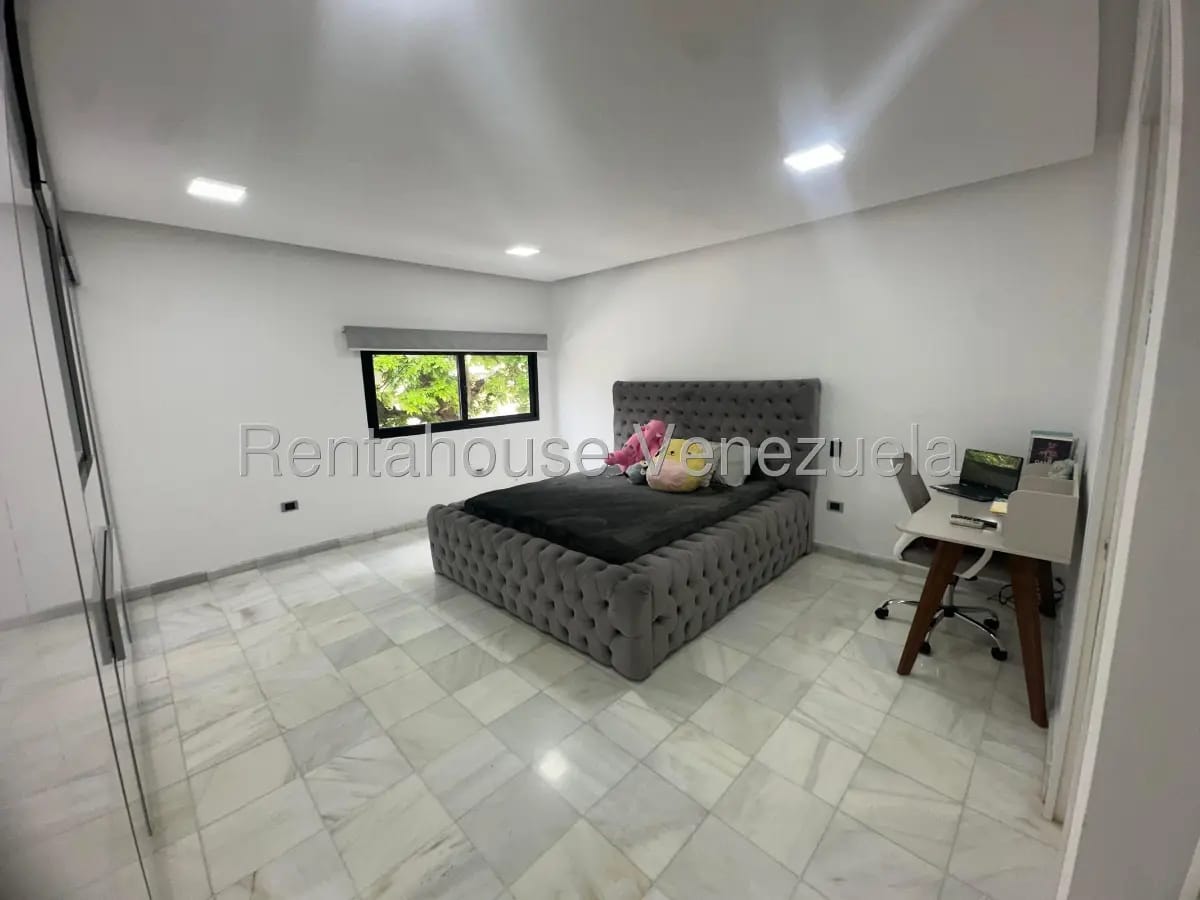 Magnifica casa en venta El Cafetal, hermosos jardines, piscina, parrillera, gimnasio, family room - 5