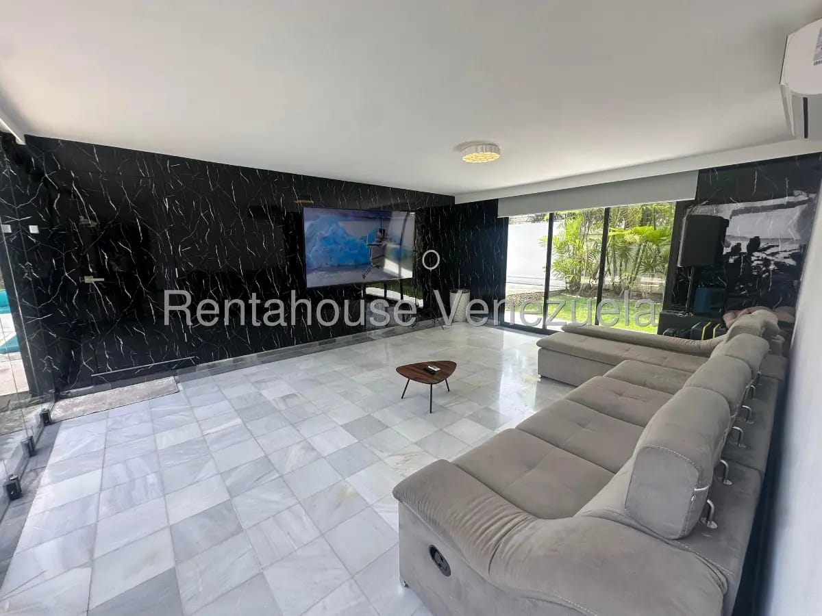 Magnifica casa en venta El Cafetal, hermosos jardines, piscina, parrillera, gimnasio, family room - 13