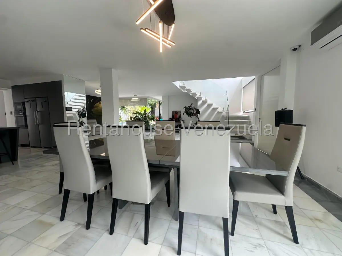 Magnifica casa en venta El Cafetal, hermosos jardines, piscina, parrillera, gimnasio, family room - 15