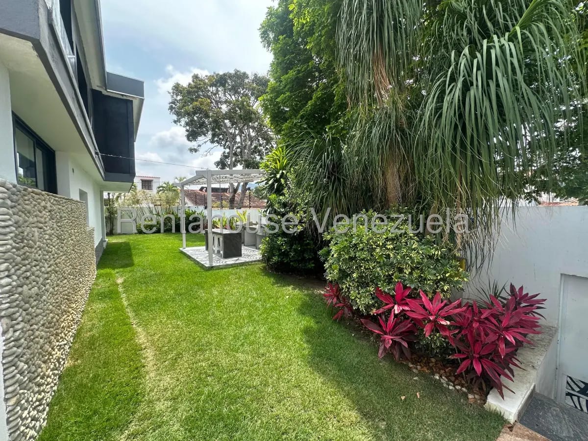 Magnifica casa en venta El Cafetal, hermosos jardines, piscina, parrillera, gimnasio, family room - 19