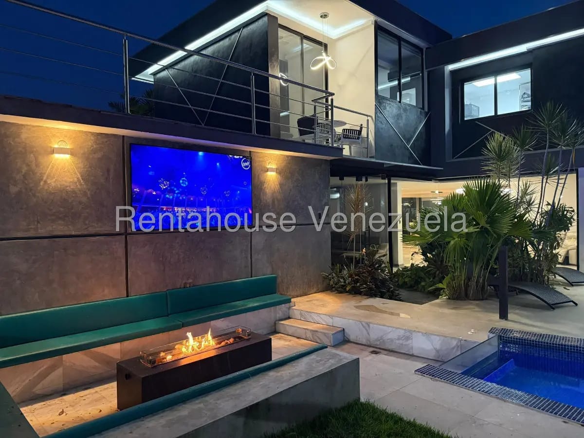 Magnifica casa en venta El Cafetal, hermosos jardines, piscina, parrillera, gimnasio, family room - 20
