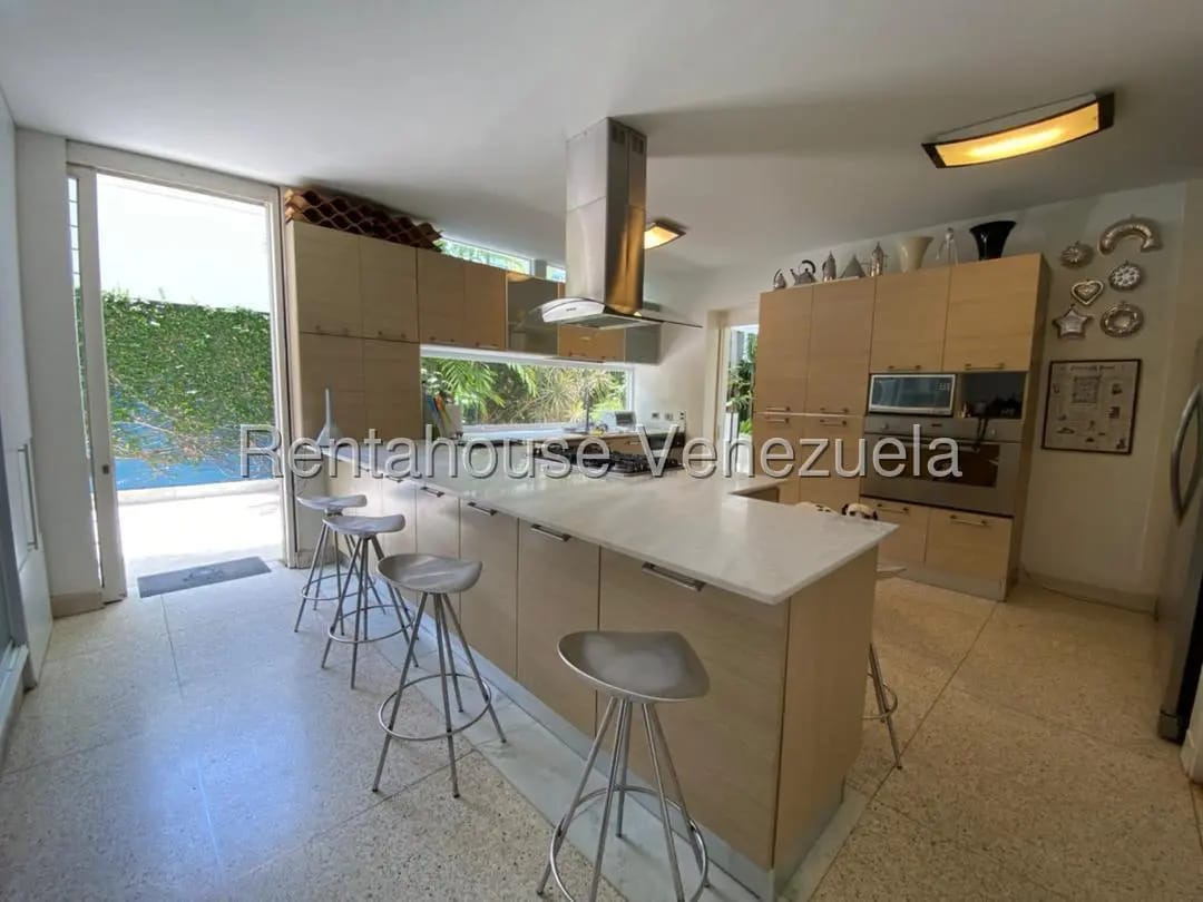 Elegante Y Bella Casa En Venta San Román, Hermoso Jardín Y Terrazas - 9