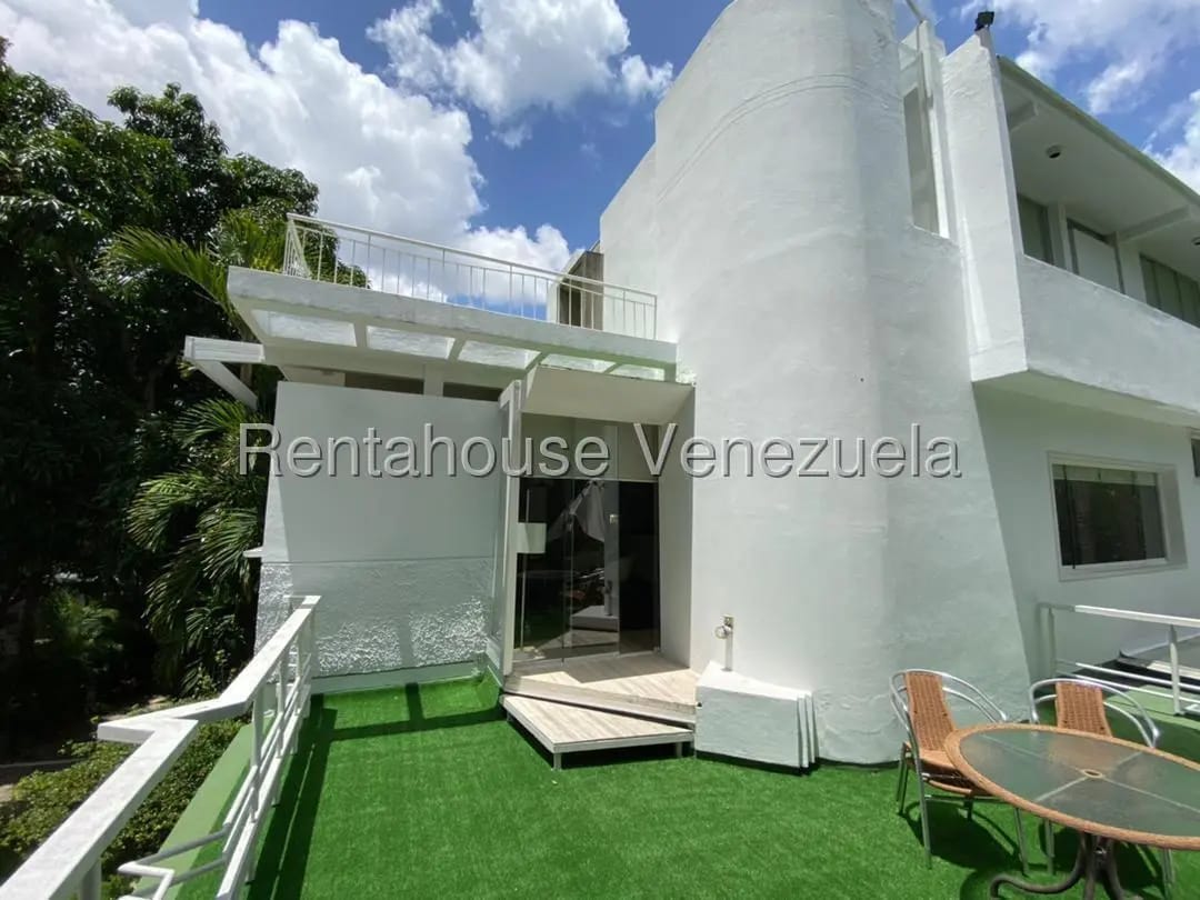 Elegante Y Bella Casa En Venta San Román, Hermoso Jardín Y Terrazas - 16