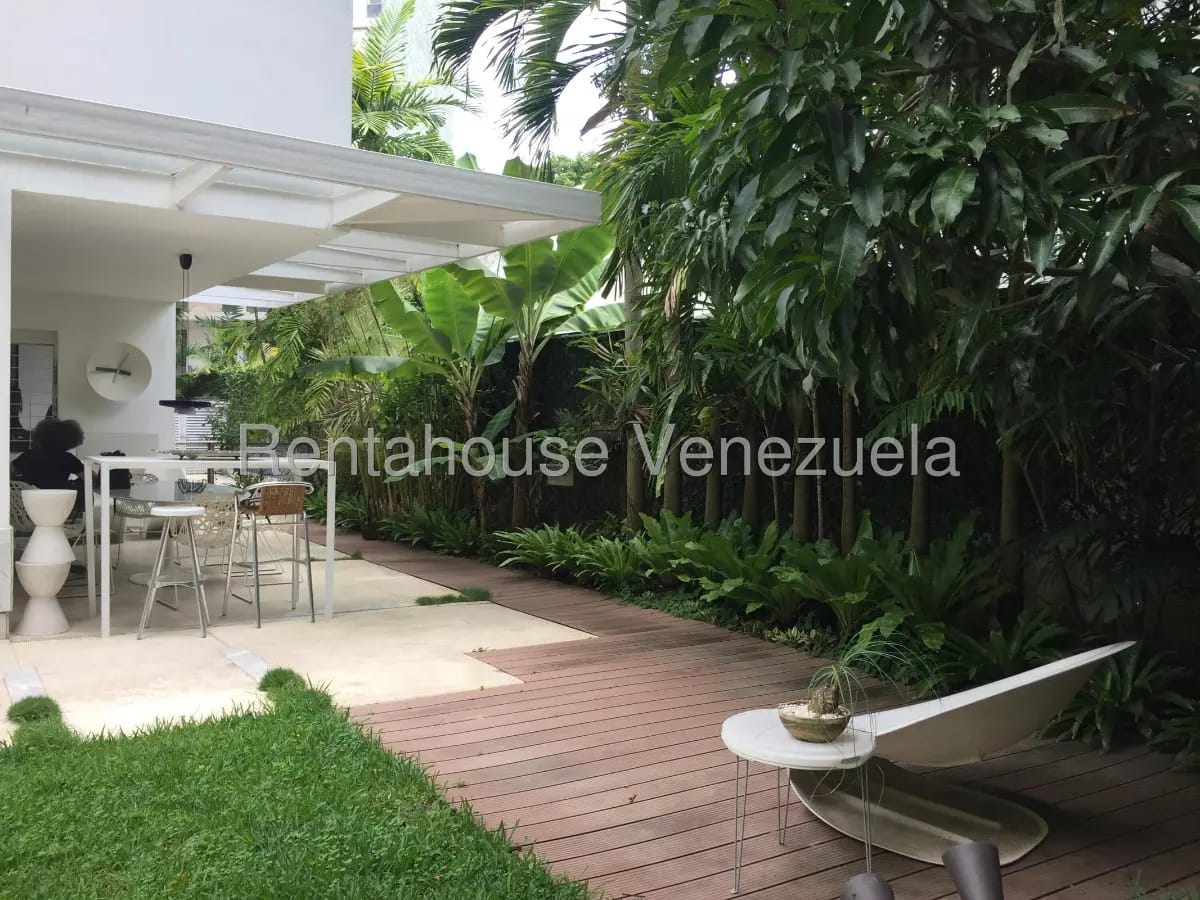 Elegante Y Bella Casa En Venta San Román, Hermoso Jardín Y Terrazas - 17