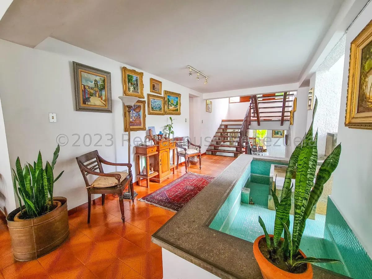 Hermosa Casa En Venta El Marques, Calle Cerrada Con Vigilancia. Jardín Y Una Terraza, parrillera - 3