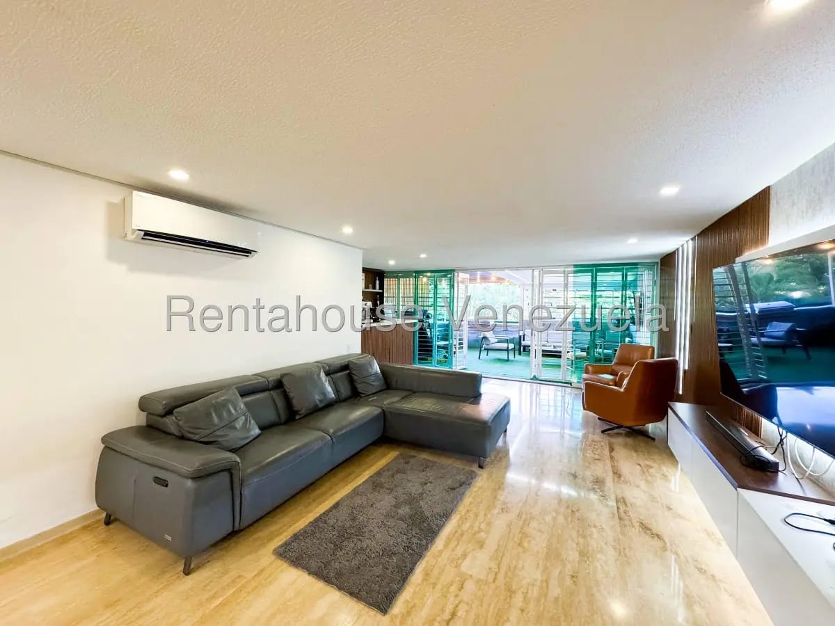 Espacioso Apartamento Ph En Santa Eduvigis, Totalmente Amoblado. Vista Al Ávila