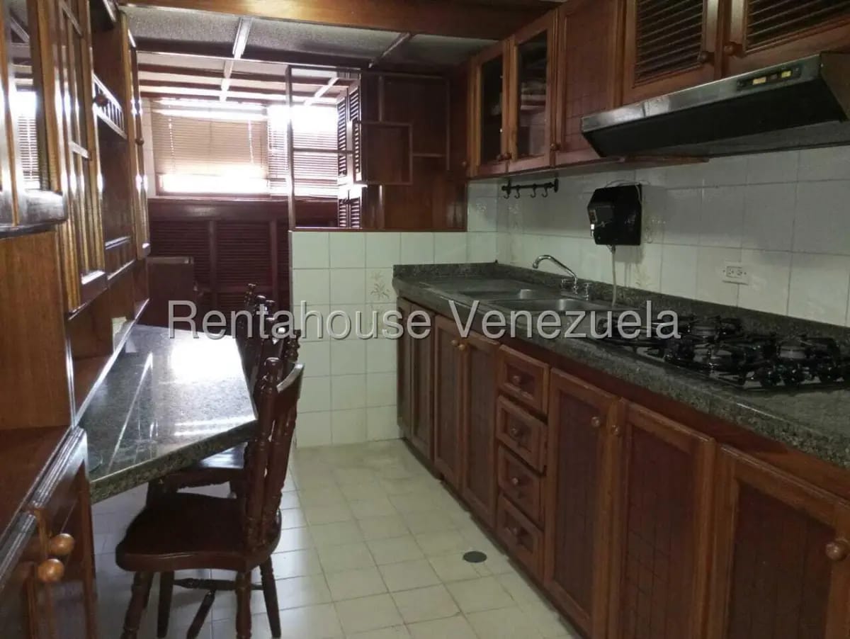 Amplio aparatamento en venta Res. Claret,zona este, semi amoblado. - 2