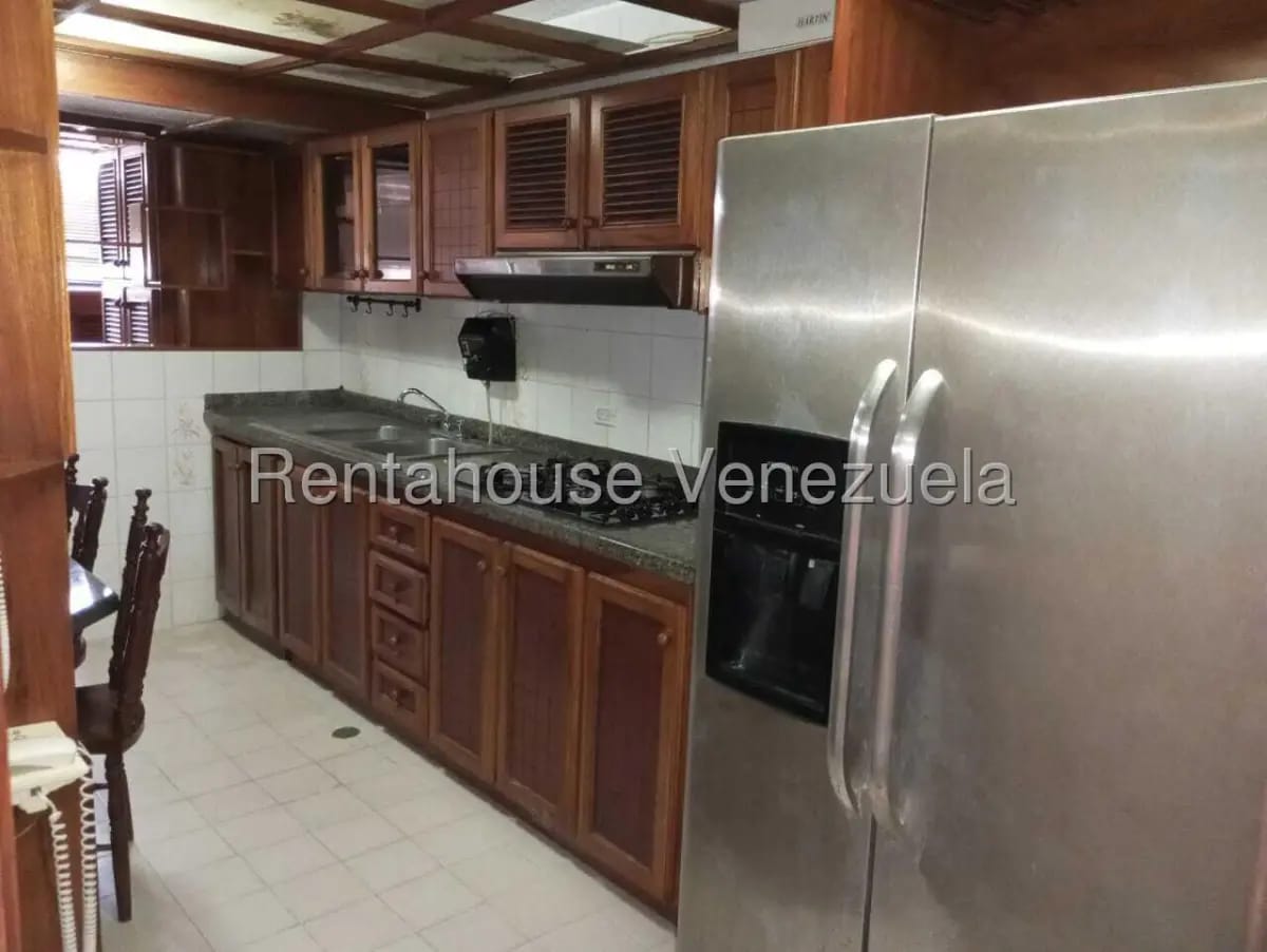 Amplio aparatamento en venta Res. Claret,zona este, semi amoblado. - 4