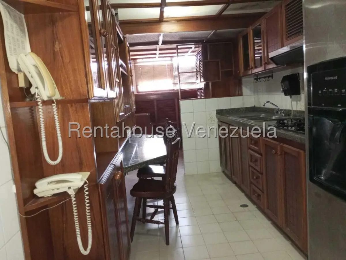 Amplio aparatamento en venta Res. Claret,zona este, semi amoblado. - 5