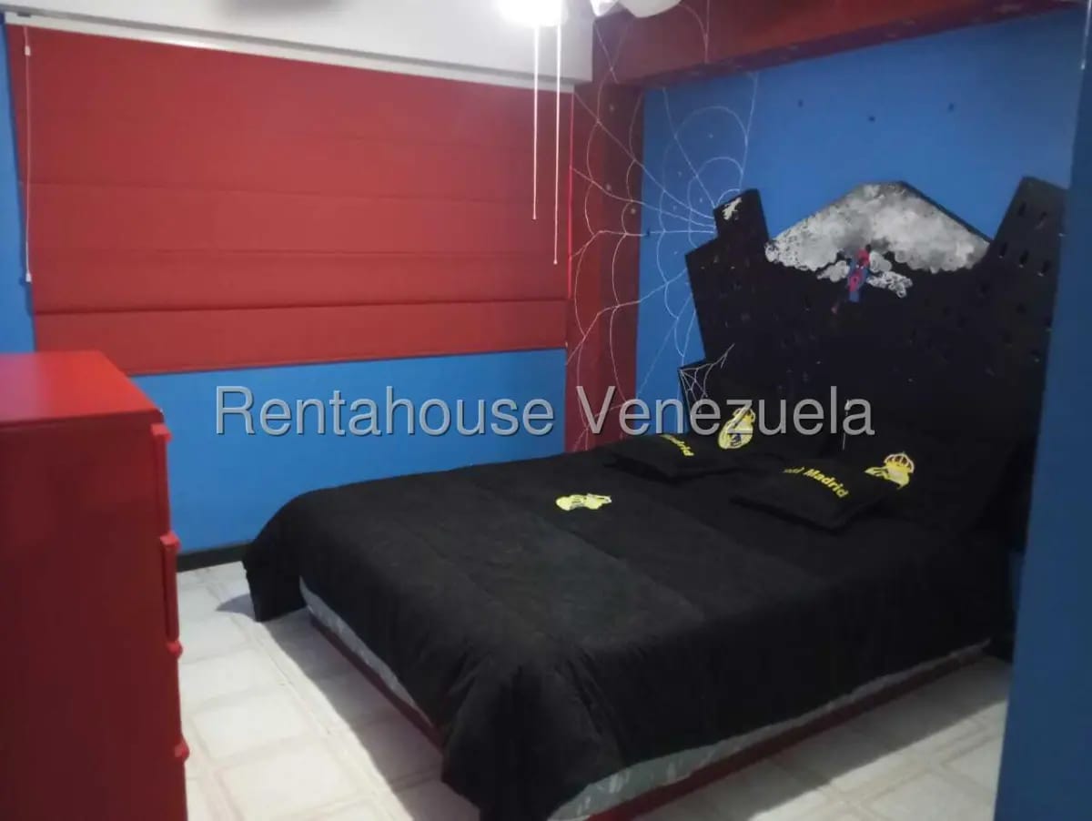 Amplio aparatamento en venta Res. Claret,zona este, semi amoblado. - 18