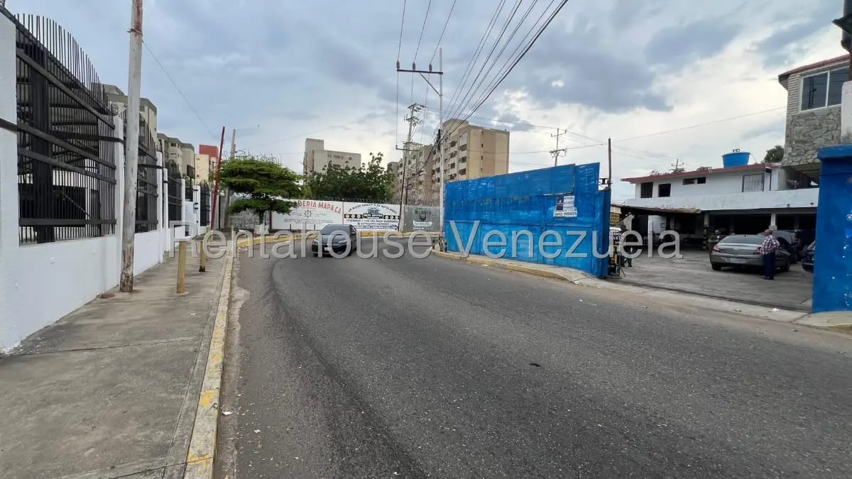 Amplio local comercial multiproposito en venta con apartamentos, zona norte - 3